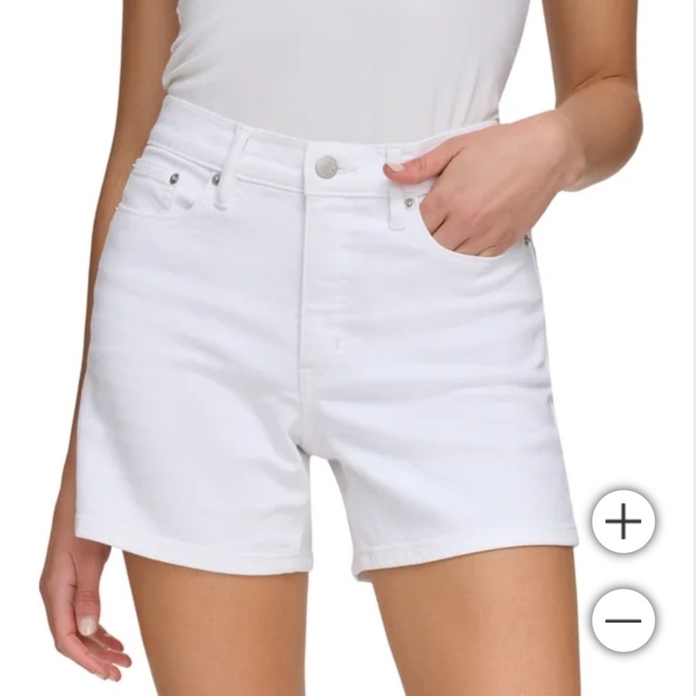 🌟NWT 🌟 Calvin Klein Jeans Ladies' White Denim Short